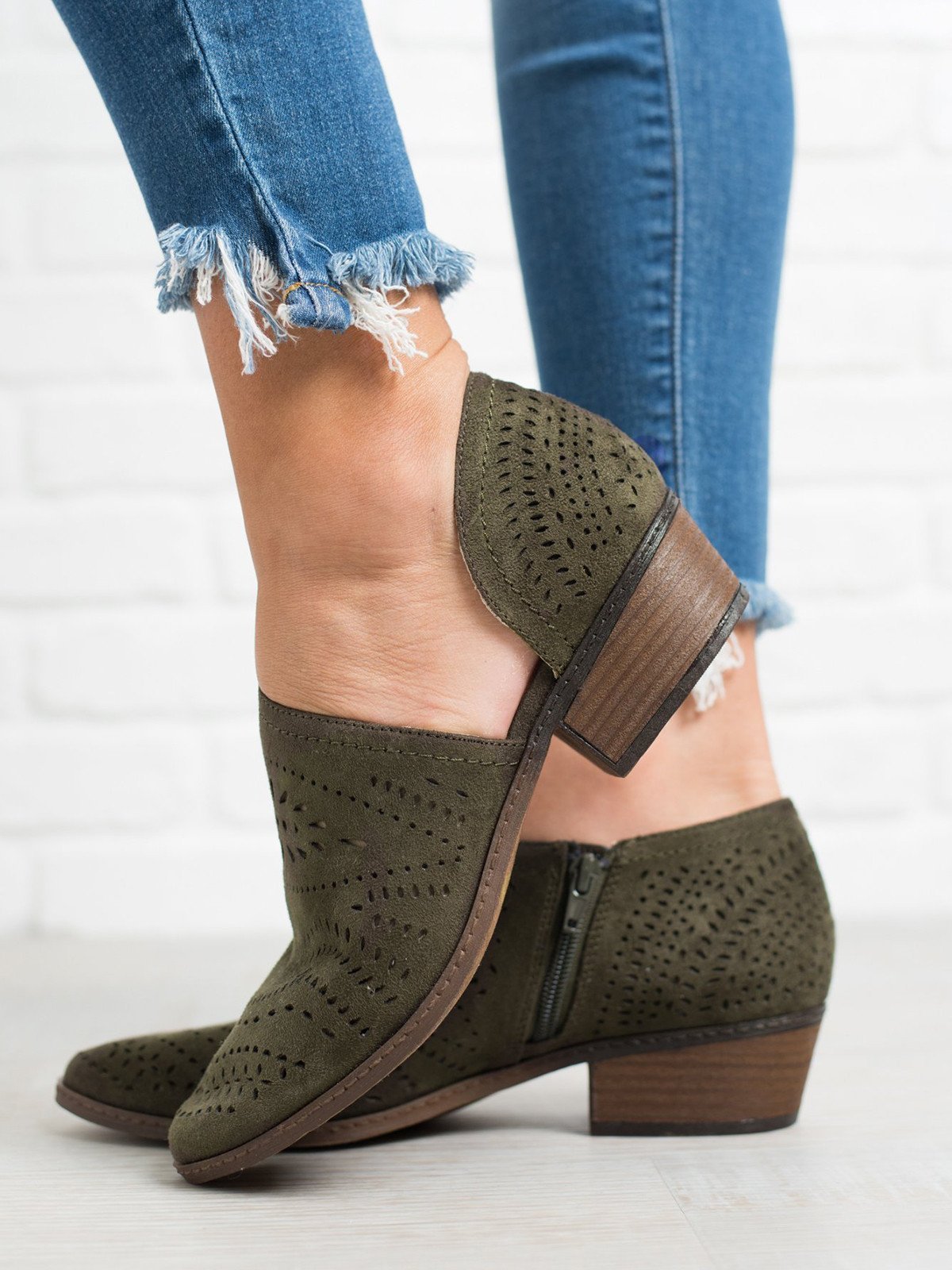 Hollow-out Low Heel Cutout Booties Faux Suede Zipper Ankle Boots - Veooy