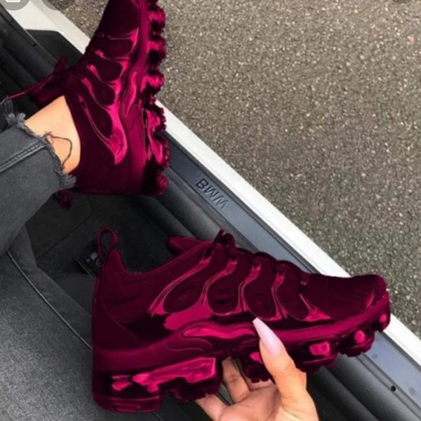 *Plus Solid Color Burgundy Sneakers - Veooy