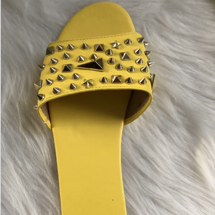 *2020 New And Fashional Woman Sandals Studded Spiked Strap Lightly Padded Insole Slippers - Veooy