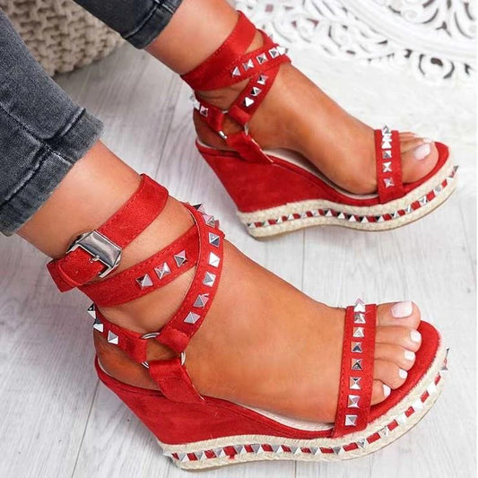 *Women's Red Wedge Rock Studs Sandals - Veooy
