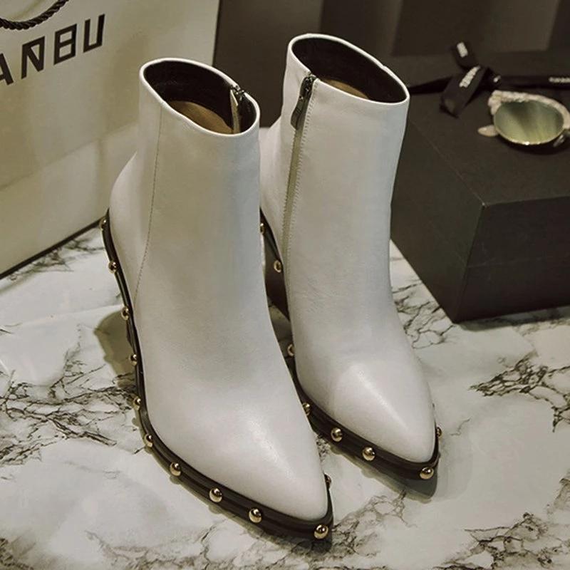 Women Chunky Heel Pointed Toe Boots *