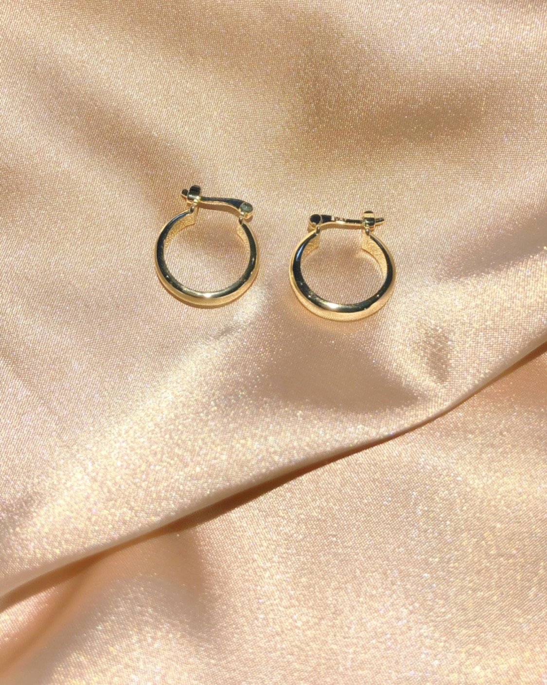 Basic B* Earrings (gold) - Veooy