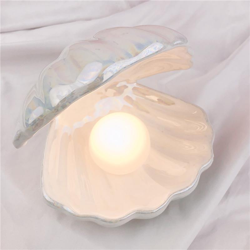 Sirenita - Pearl & Shell Desk Lamp